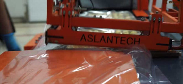 Hijyenik ambalajlarla sevkiyata hazırlanır.