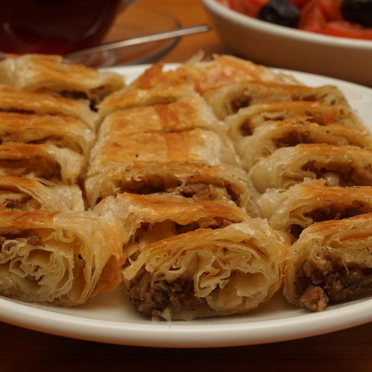 Kol Böreği (Kıymalı-Patatesli-Peynirli)