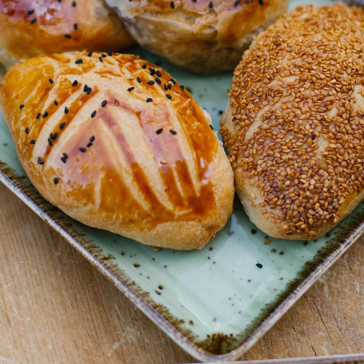 Mayalı Poğaça (Sade-Peynirli-Zeytinli-Patatesli-Kaşarlı)